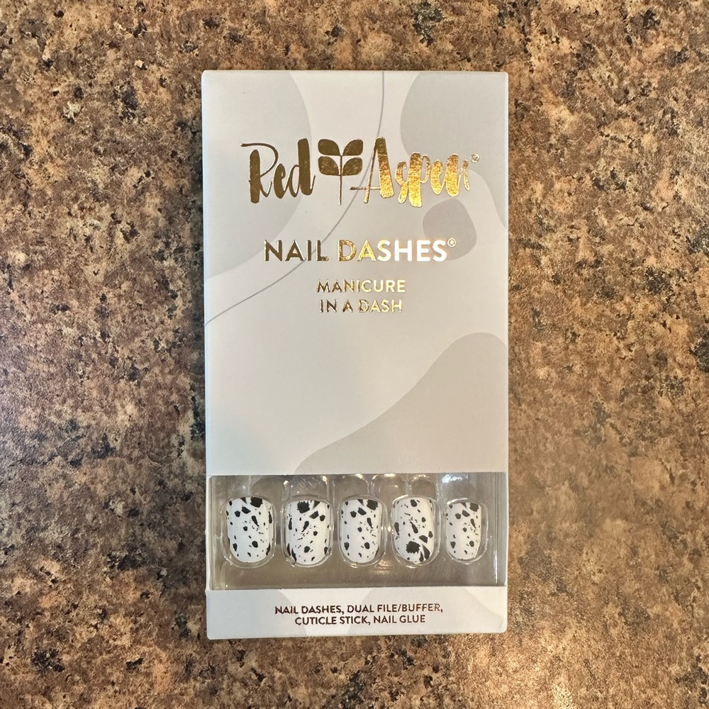 Red Aspen Nail Dashes - Novella is a Novelist | Short